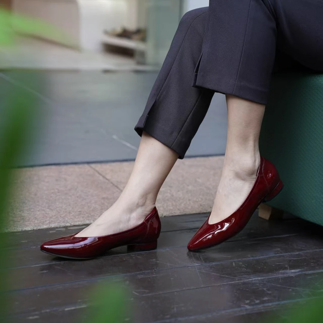 壹家shoes020008款2公分羊皮女单鞋杏仁尖浅口粗跟平底显瘦防掉跟
