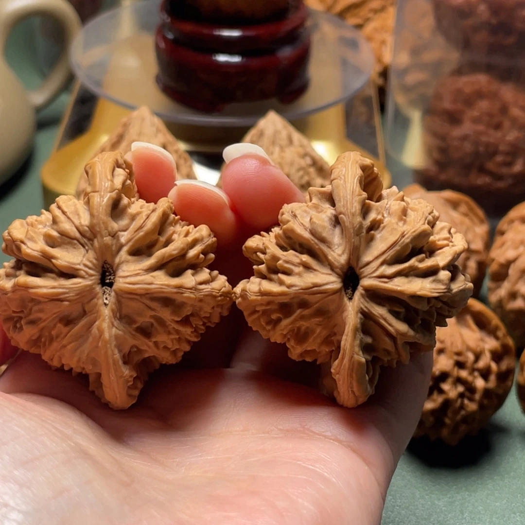 孟***症文玩核桃吊坠虎头