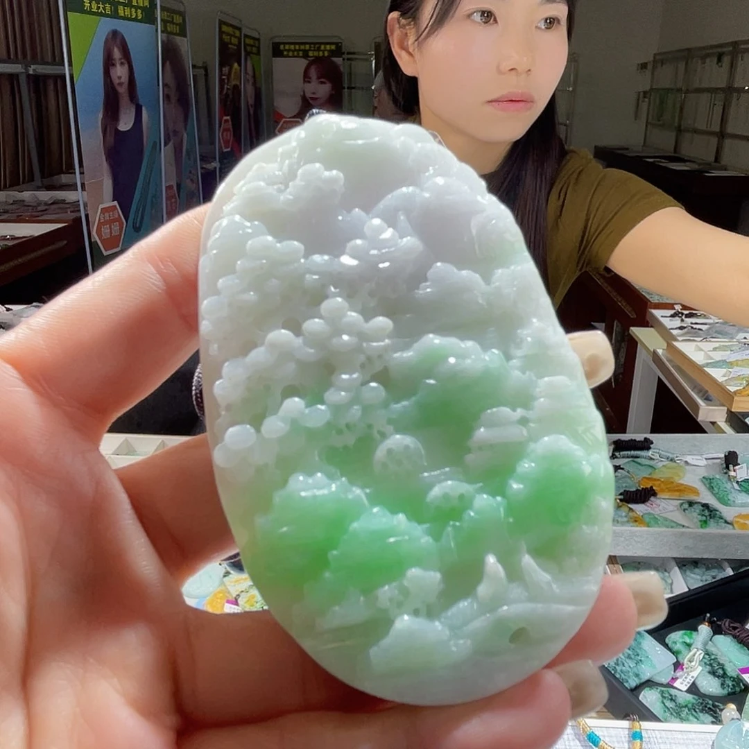 翡翠未镶嵌颈饰一