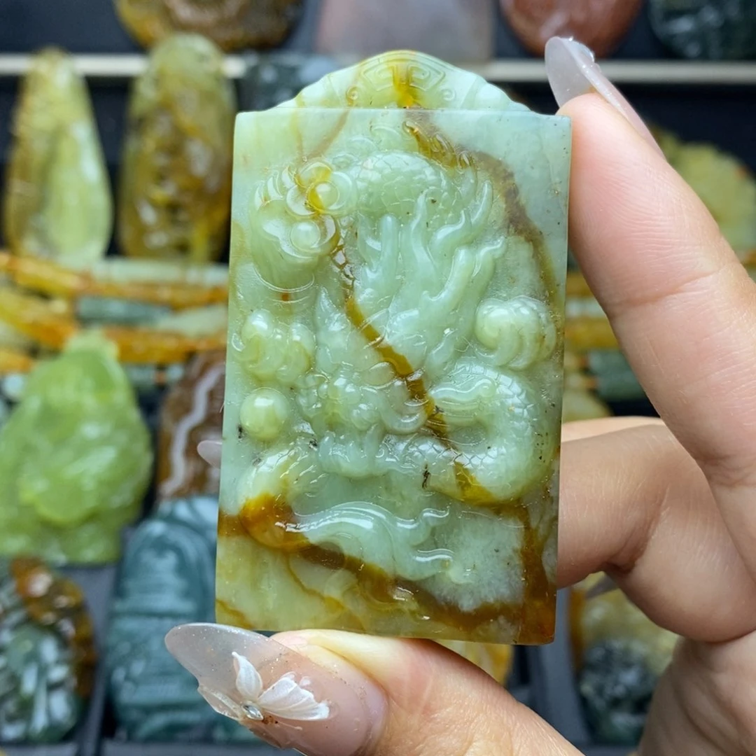 蛇纹石玉未镶嵌颈饰