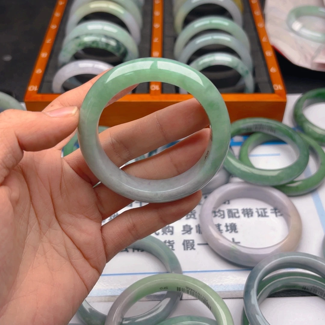 翡翠未镶嵌手镯5253x6. 132