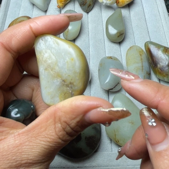 龙***和田玉未镶嵌珠宝奇石