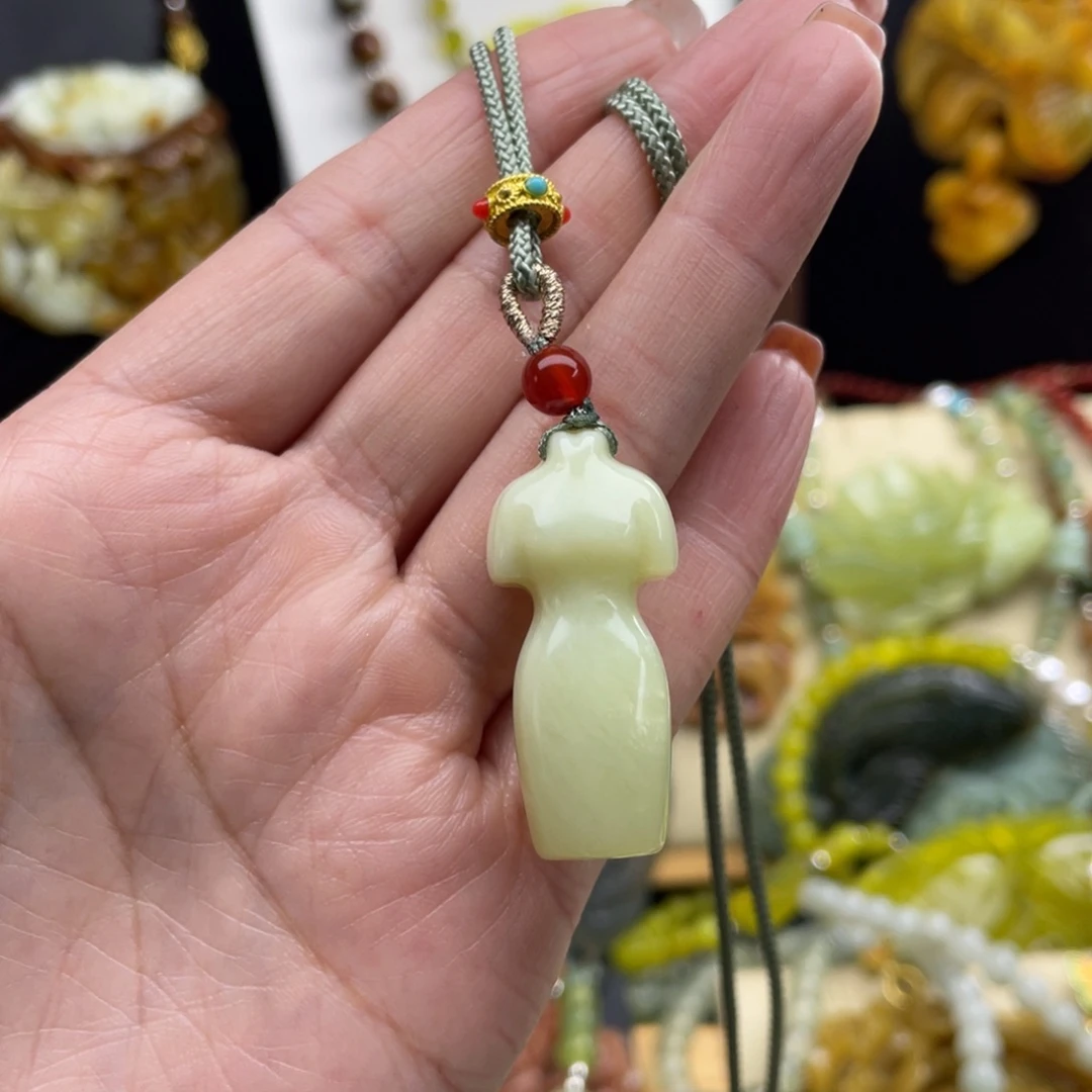 未镶嵌蛇纹石玉颈饰