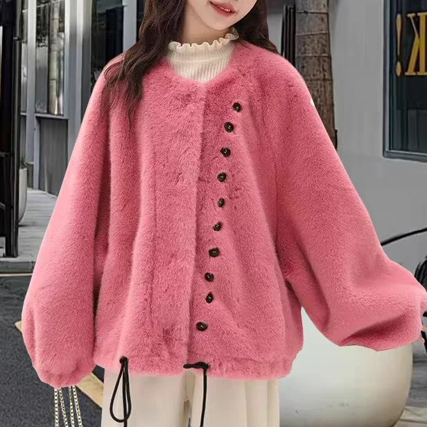 8820时尚圆领侧一排黑扣下摆抽绳皮毛外套