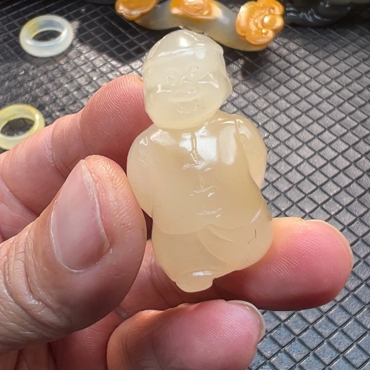 石英质玉(黄龙玉)颈饰未镶嵌