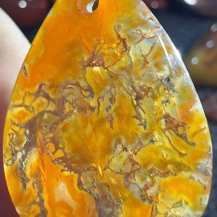 默***行玛瑙/玉髓未镶嵌颈饰