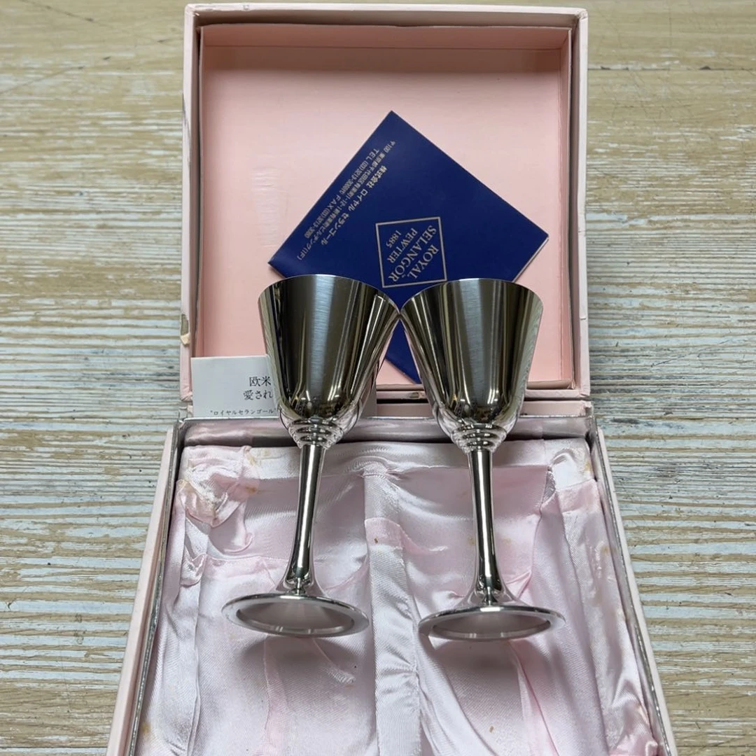 瓷片土**嘻密密麻麻地排列着一个