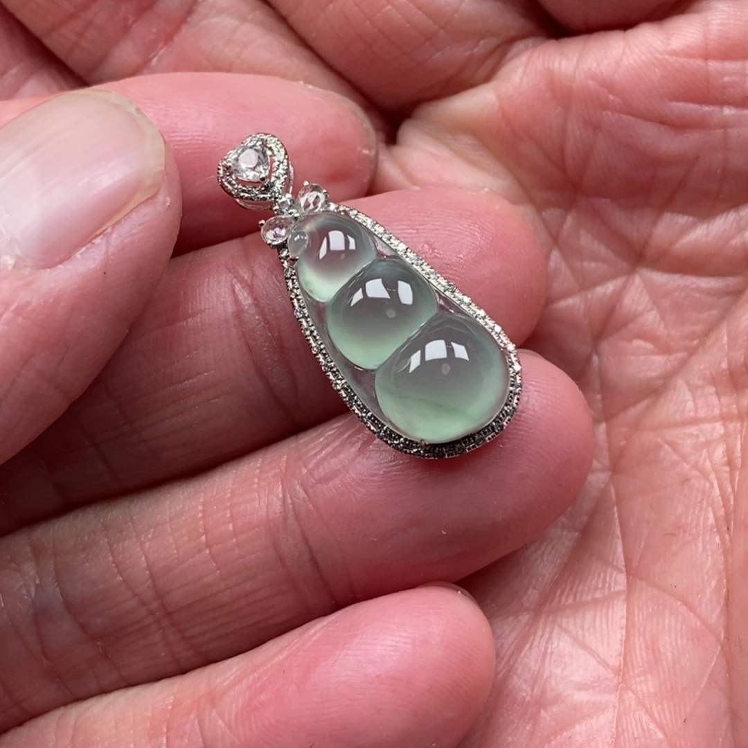 翡翠颈饰18K金镶嵌豆子