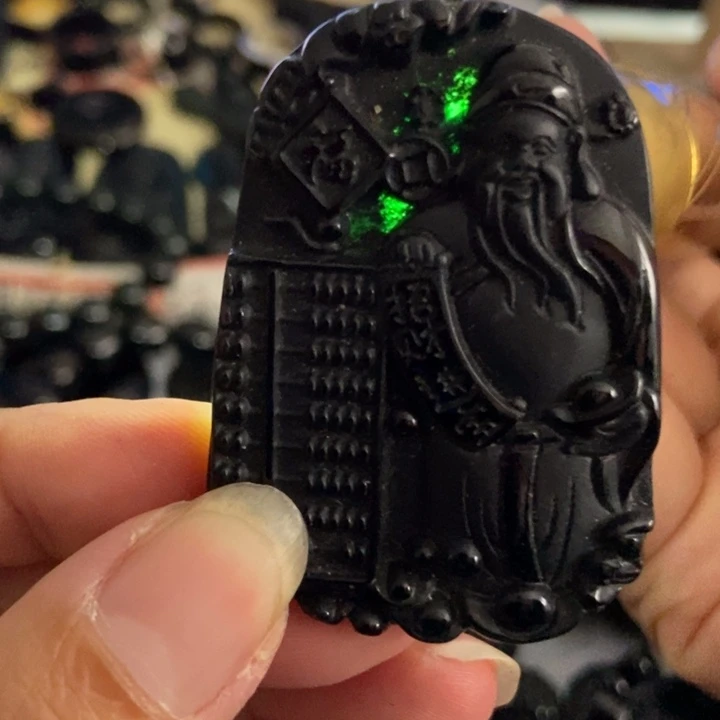 翡翠未镶嵌颈饰财神