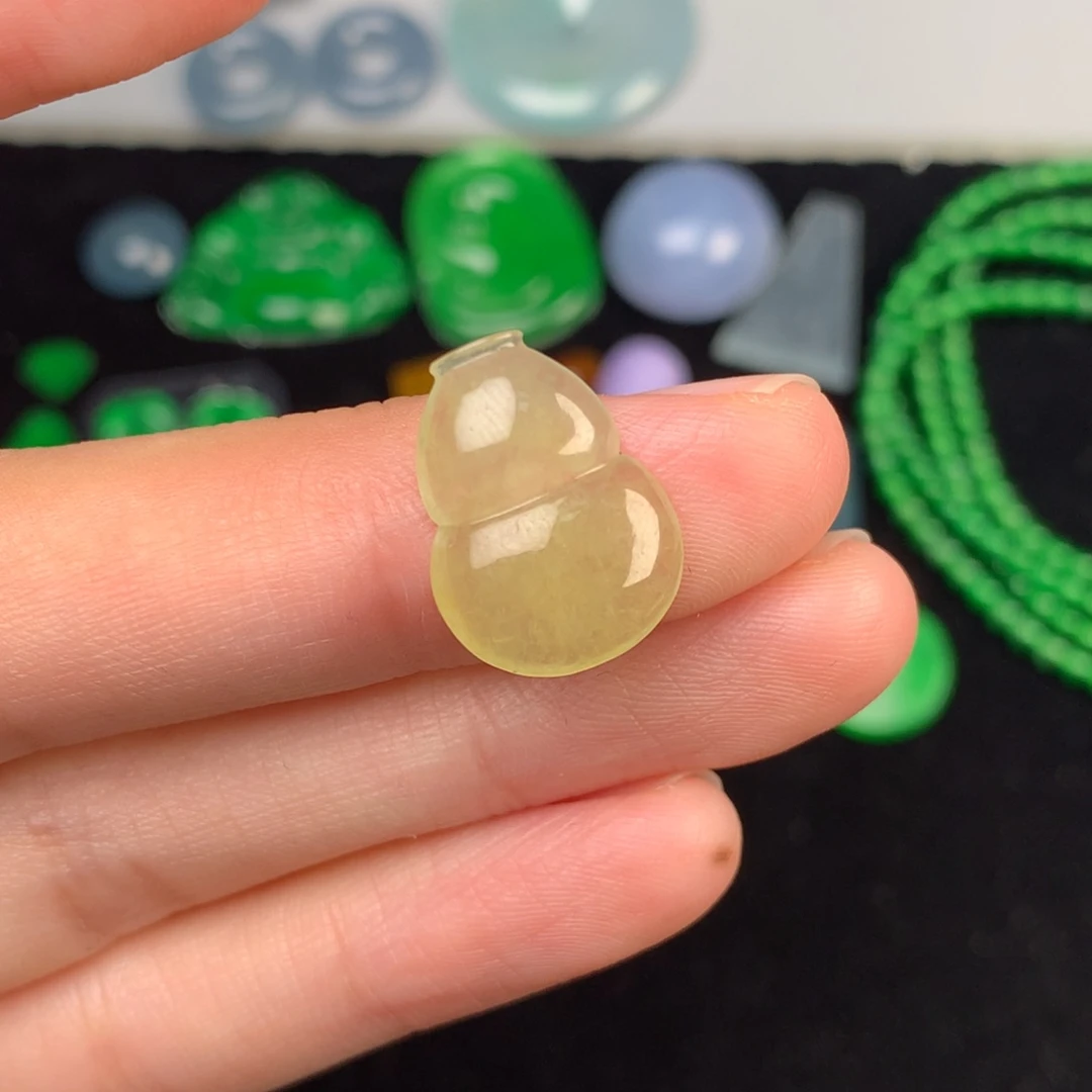 未镶嵌挂件翡翠尺寸：15.8/11.6/3.6