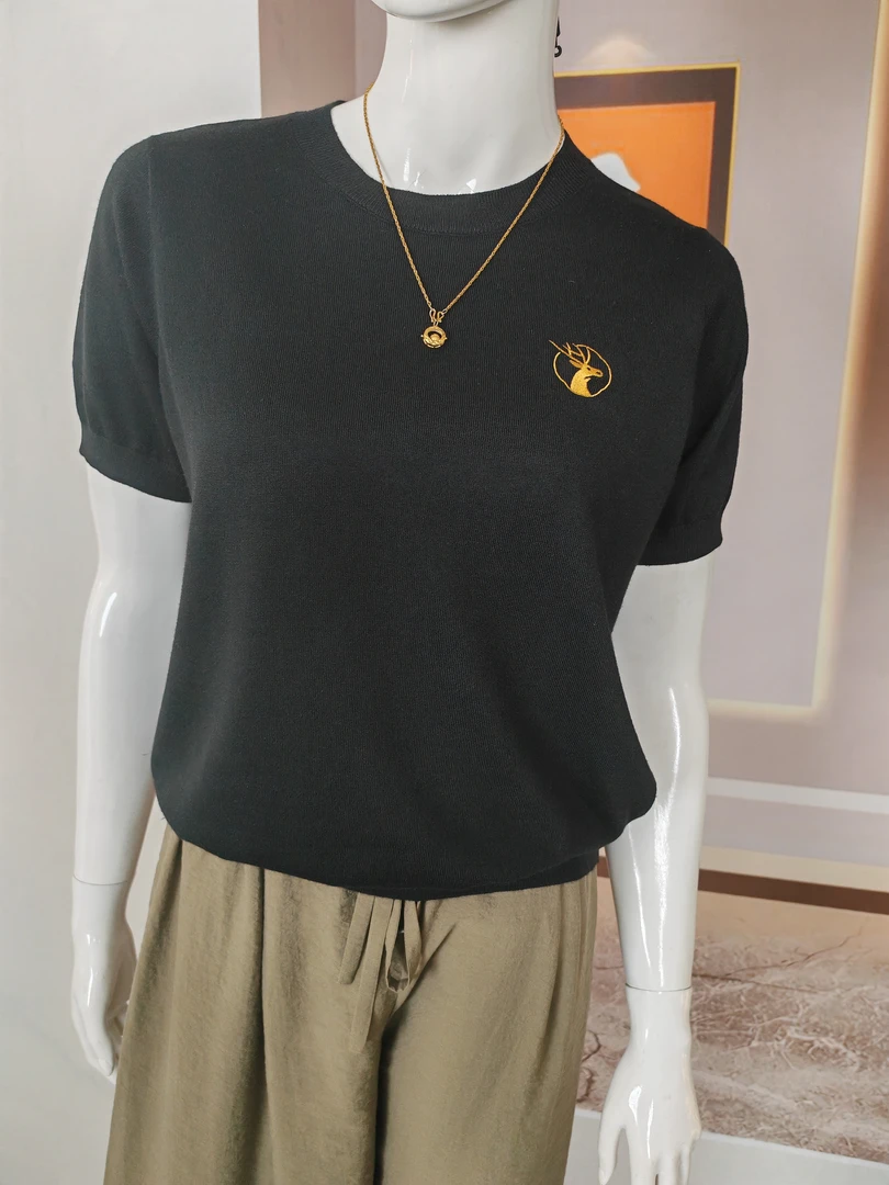 TT恤衫桑蚕丝面料透风又透气，让你感到夏天的凉爽