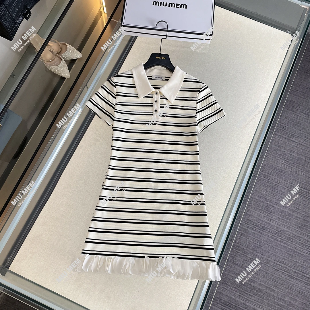 【完美线条】条纹减龄修身黑白韩版翻领针织连衣裙女DY6540