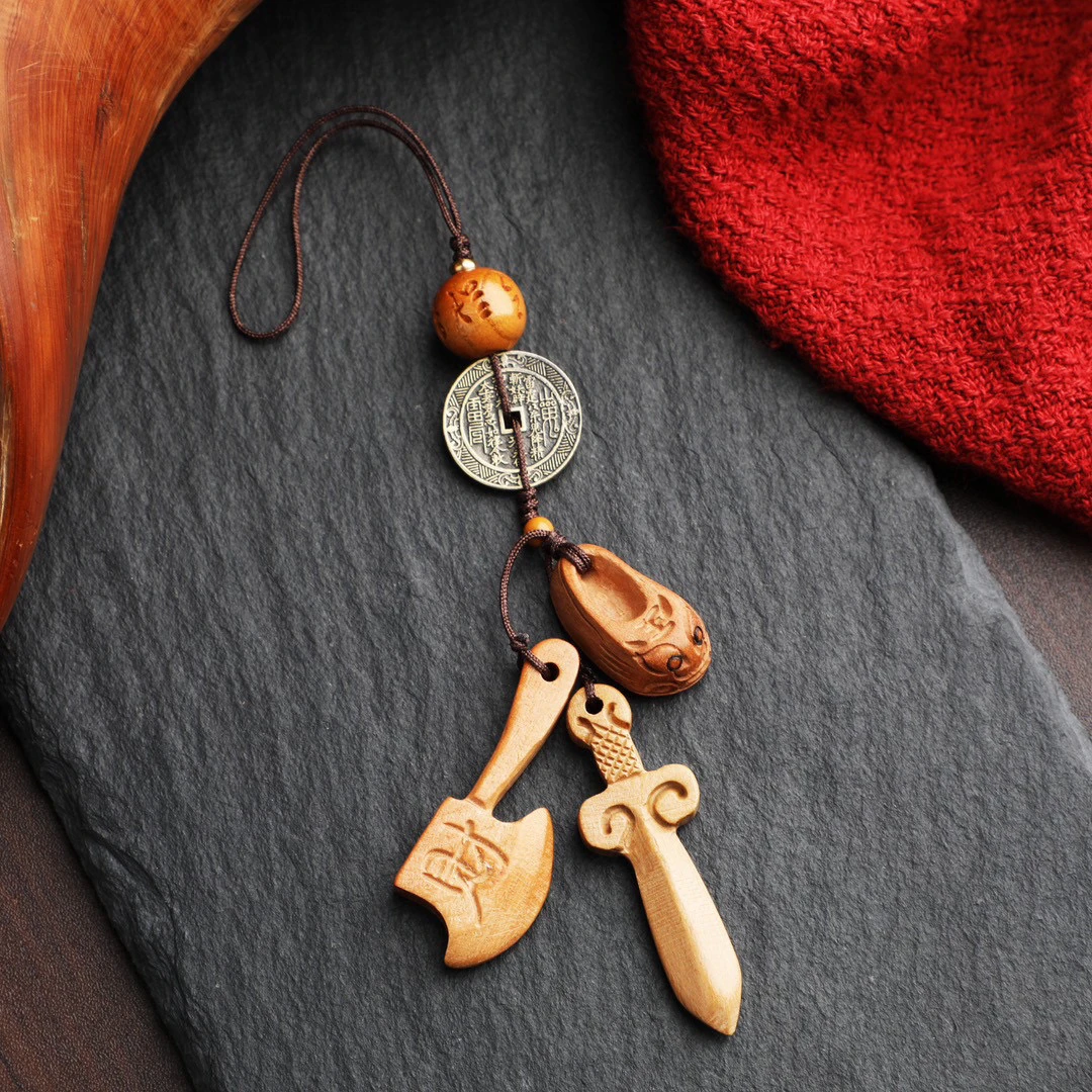 （云）一桃压百桃木挂件（搭配精致桃木虎头鞋，斧头，剑）