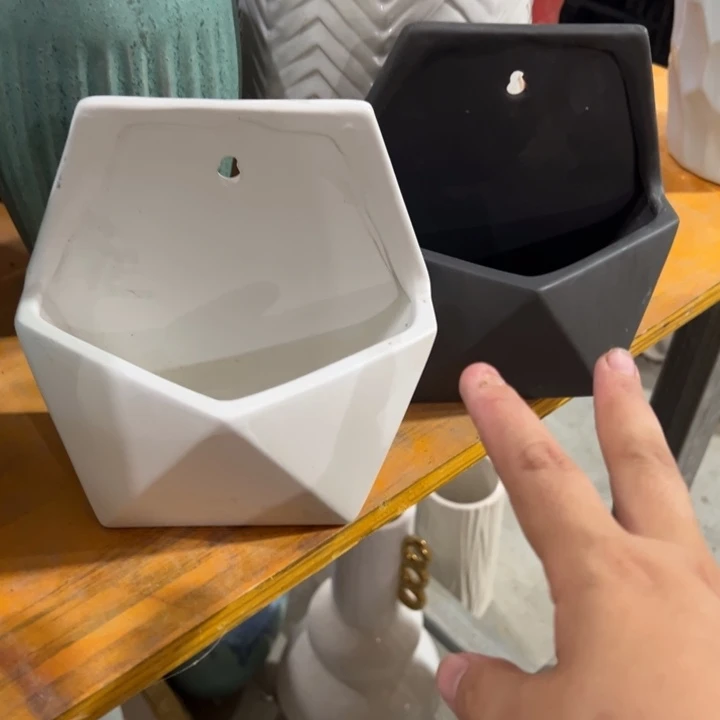 陶瓷花瓶摆件微瑕捡漏出两个