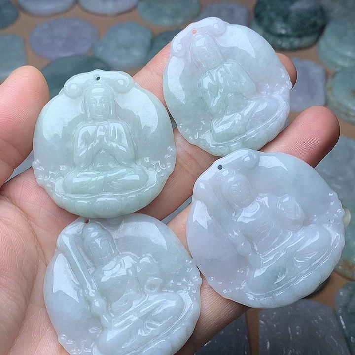 翡翠未镶嵌颈饰四件打包