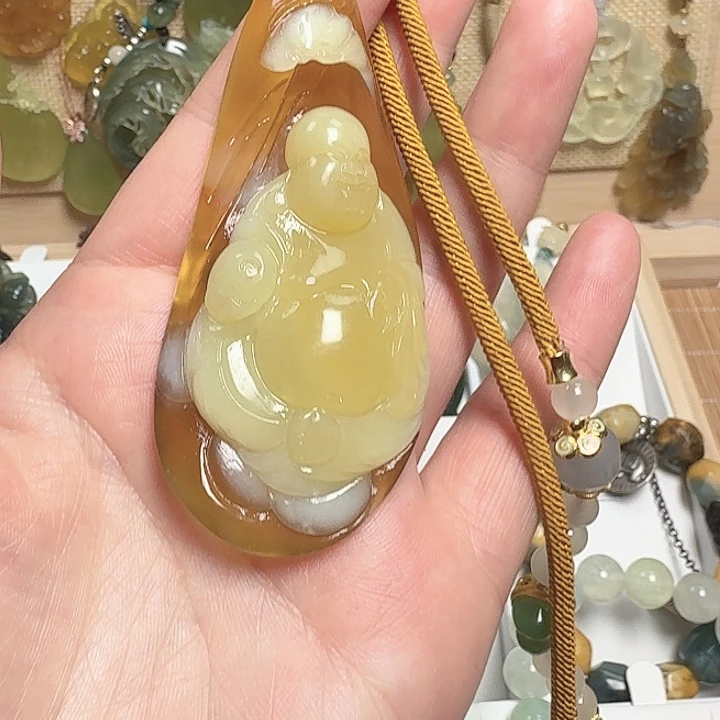 荔****蛇纹石玉未镶嵌颈饰