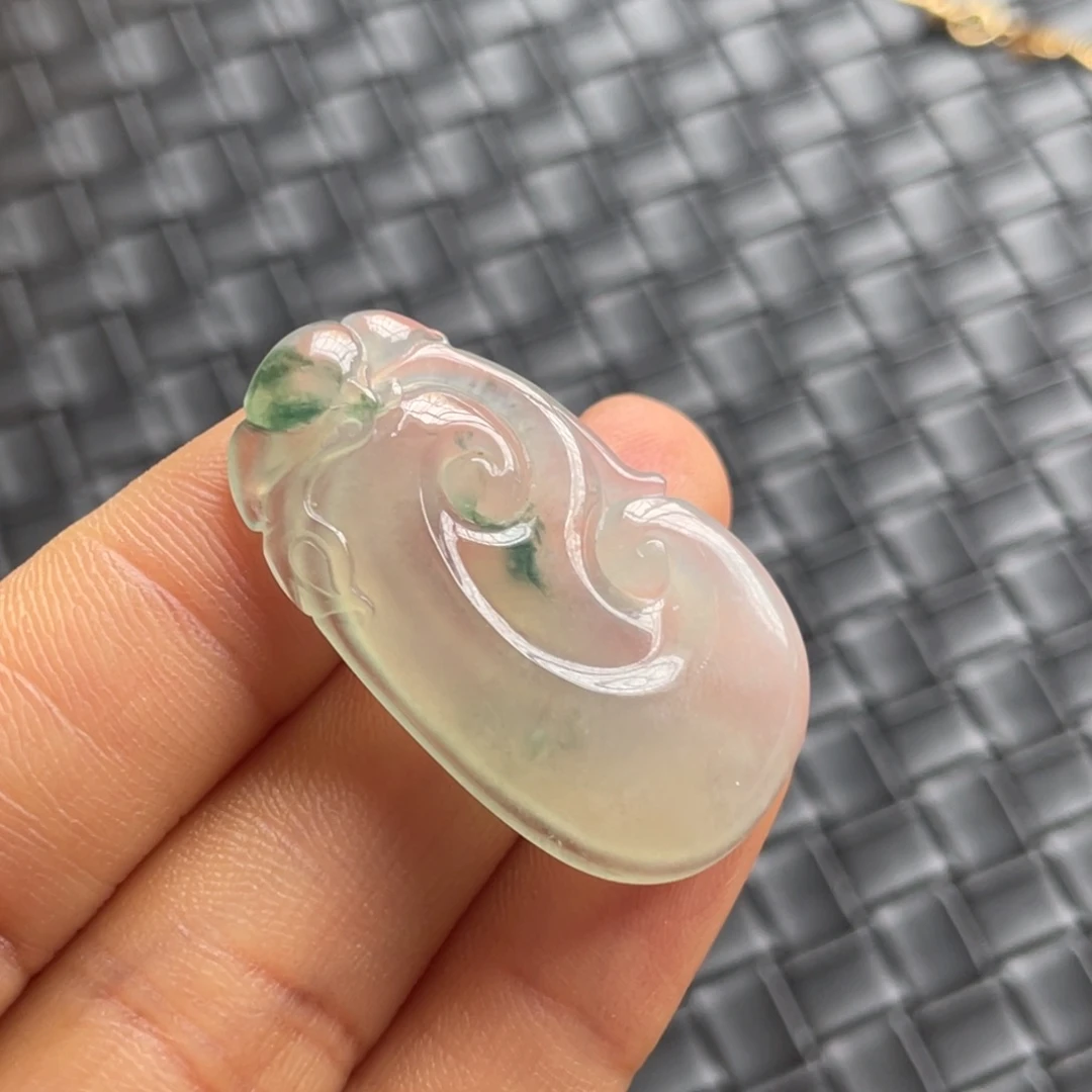 翡翠颈饰未镶嵌如意