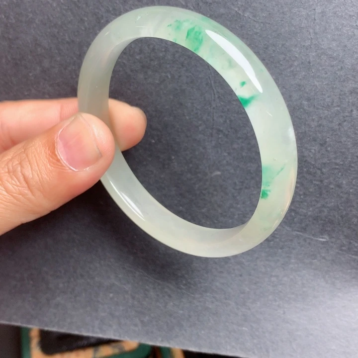 未镶嵌手镯石英质玉