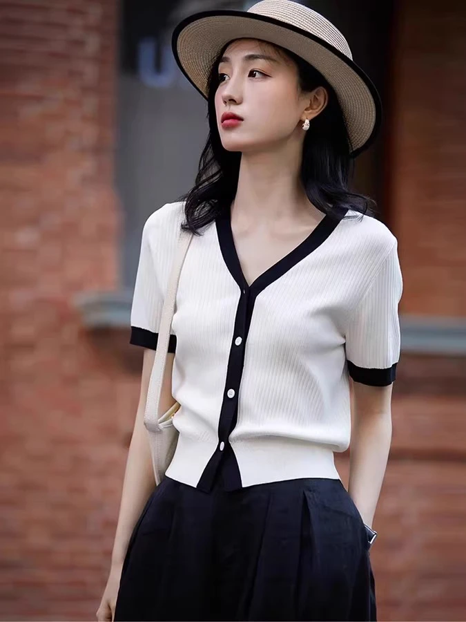 哥弟阿玛施正2025夏季新款法式撞色v领小香风修身显瘦正肩短袖t恤