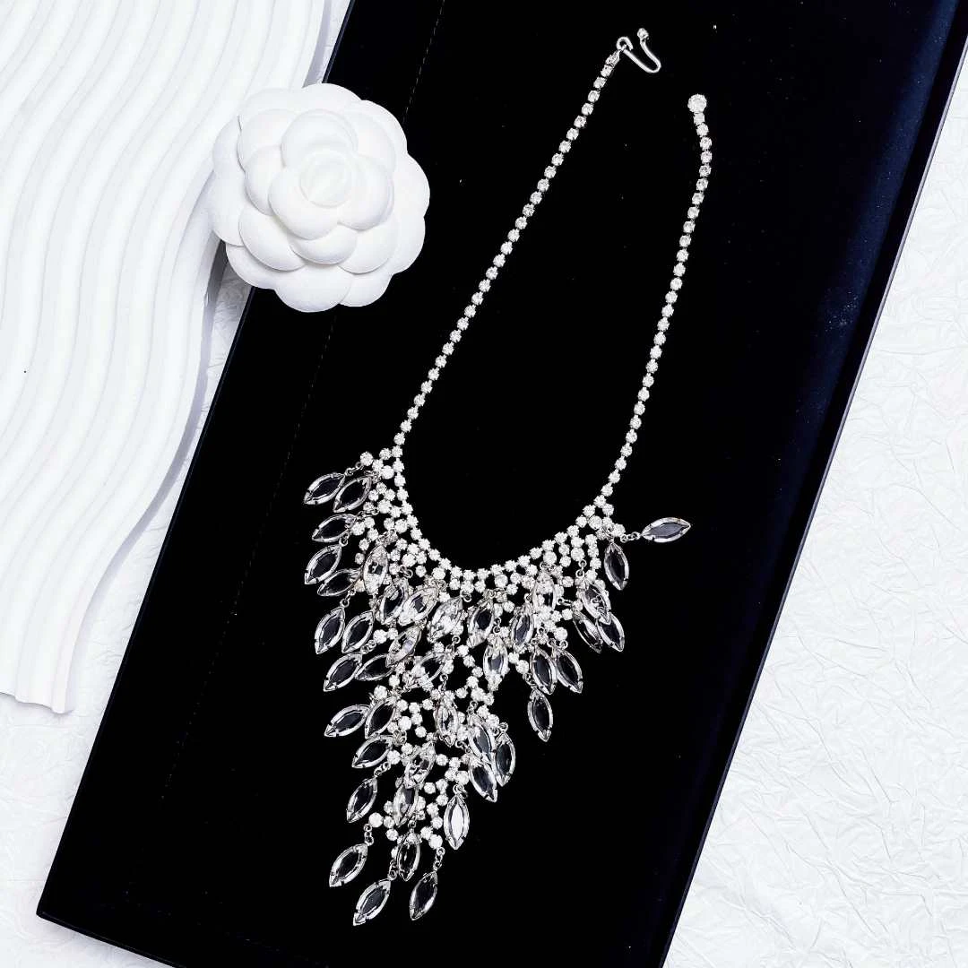 99新  柚礼中古/朱丽安娜白色莱茵石流苏项链HZ501048