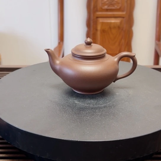 紫砂茶壶黄龙山原矿老紫泥半手工。