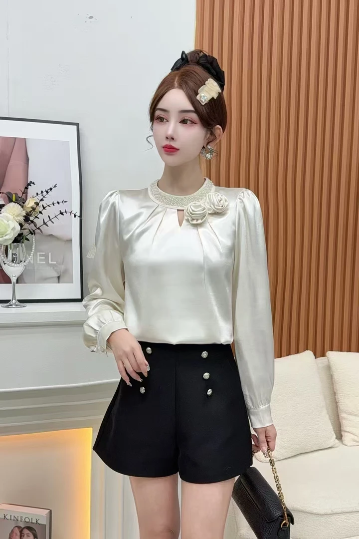 2025春季新款气质显瘦圆领钉珠立体花朵纯色长袖短款上衣女
