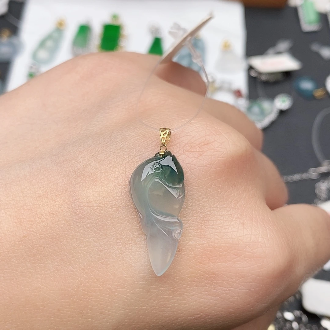 翡翠18K金镶嵌颈饰