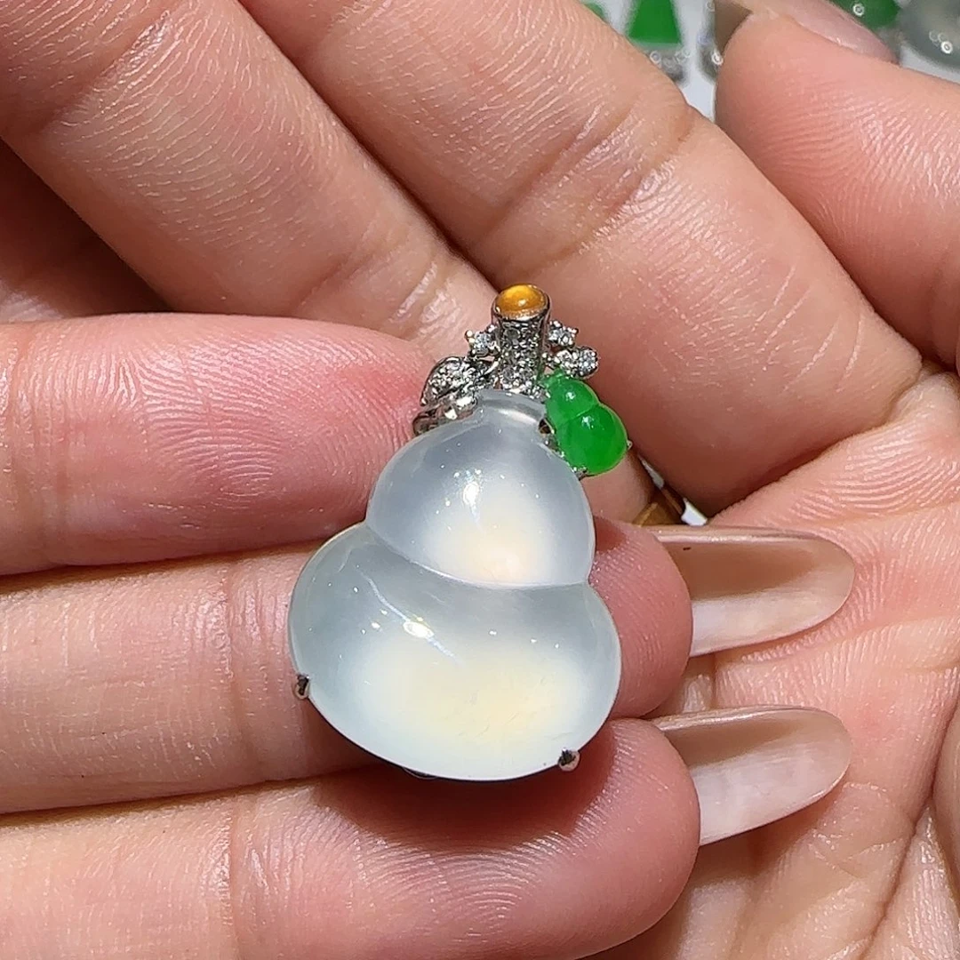 【闪购商品】颈饰18K金镶嵌翡翠天然