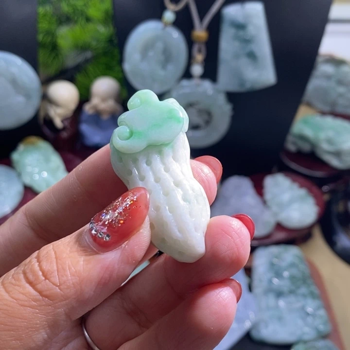 【闪购商品】颈饰未镶嵌翡翠花生