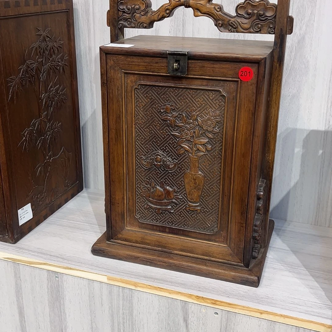 小***儿木雕刻提盒一个Z93