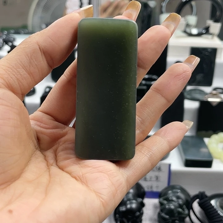 【闪购商品】和田玉（青玉）未镶嵌颈饰石*