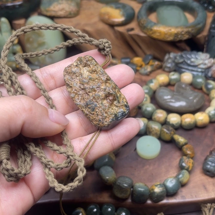 三***乐未镶嵌岫岩河磨玉（透闪石质玉）珠宝奇石