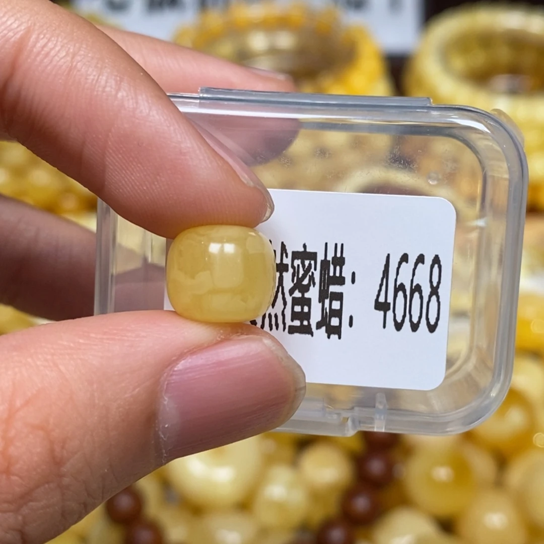 蜜蜡未镶嵌珠宝奇石4668
