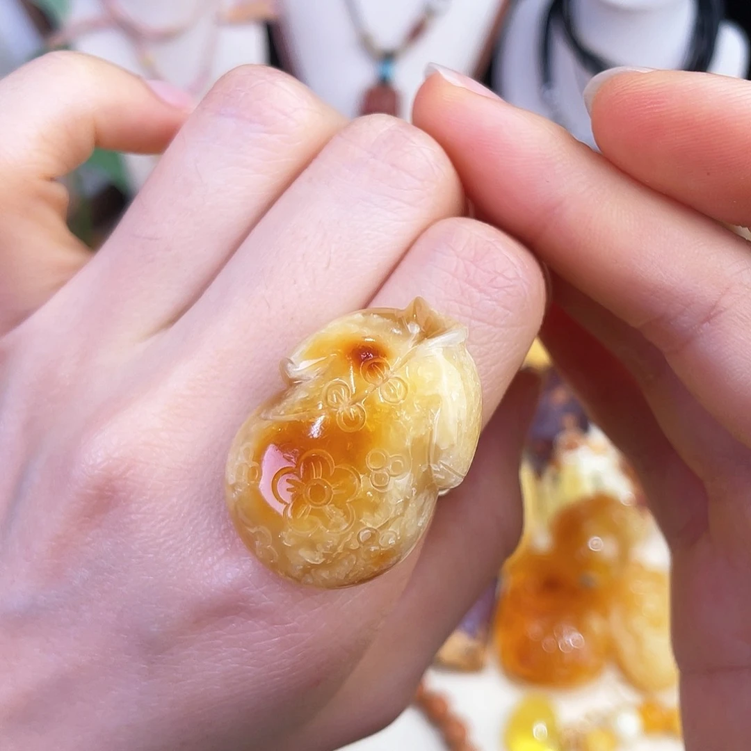 未镶嵌琥珀珠宝奇石