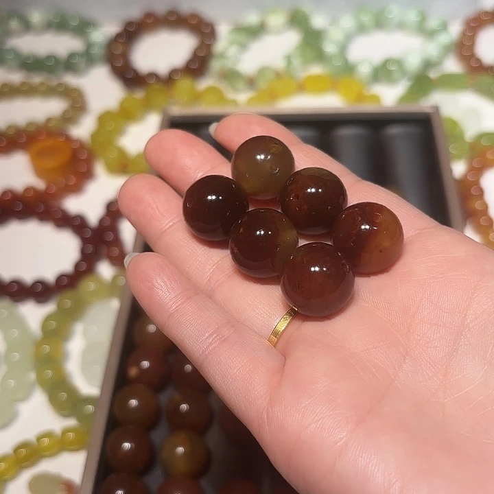 该***？蛇纹石玉未镶嵌手串