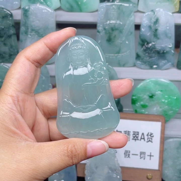 颈饰未镶嵌翡翠阿*?素衣观音