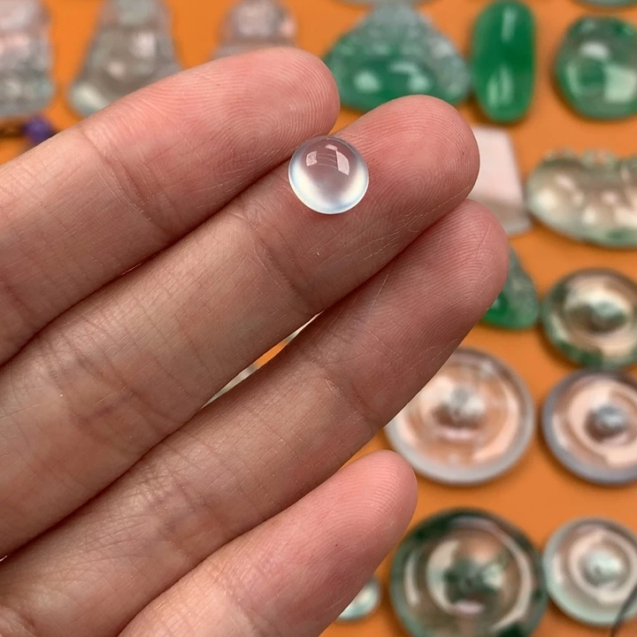 翡翠挂件未镶嵌….