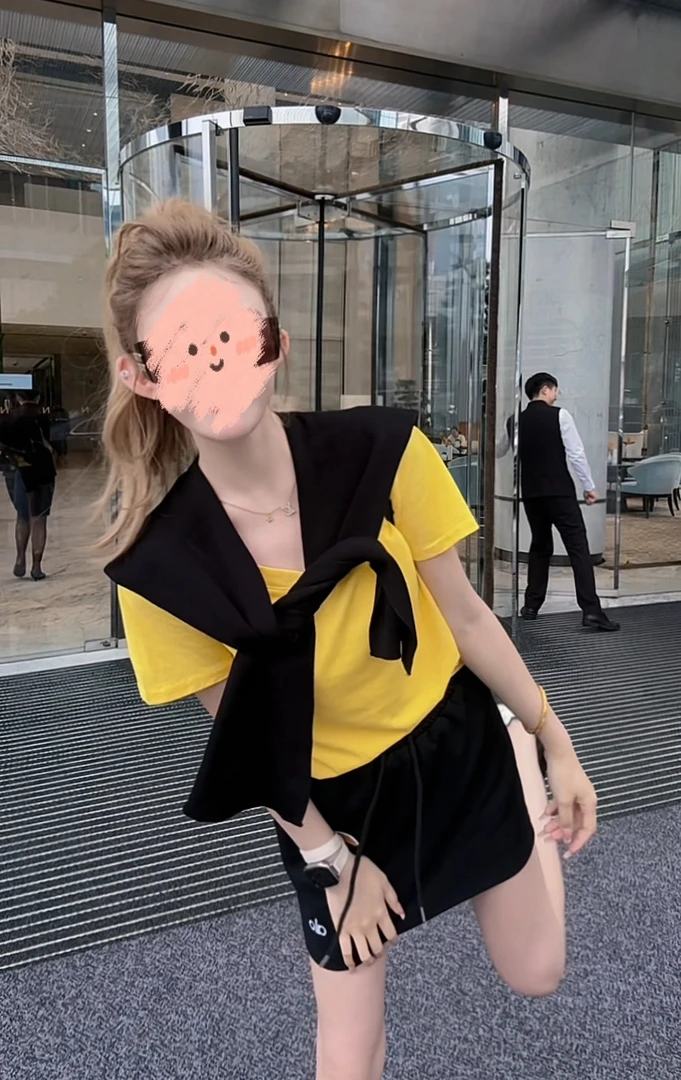 夏季时尚百搭休闲撞色刺绣T恤+披肩+短裙三件套套装