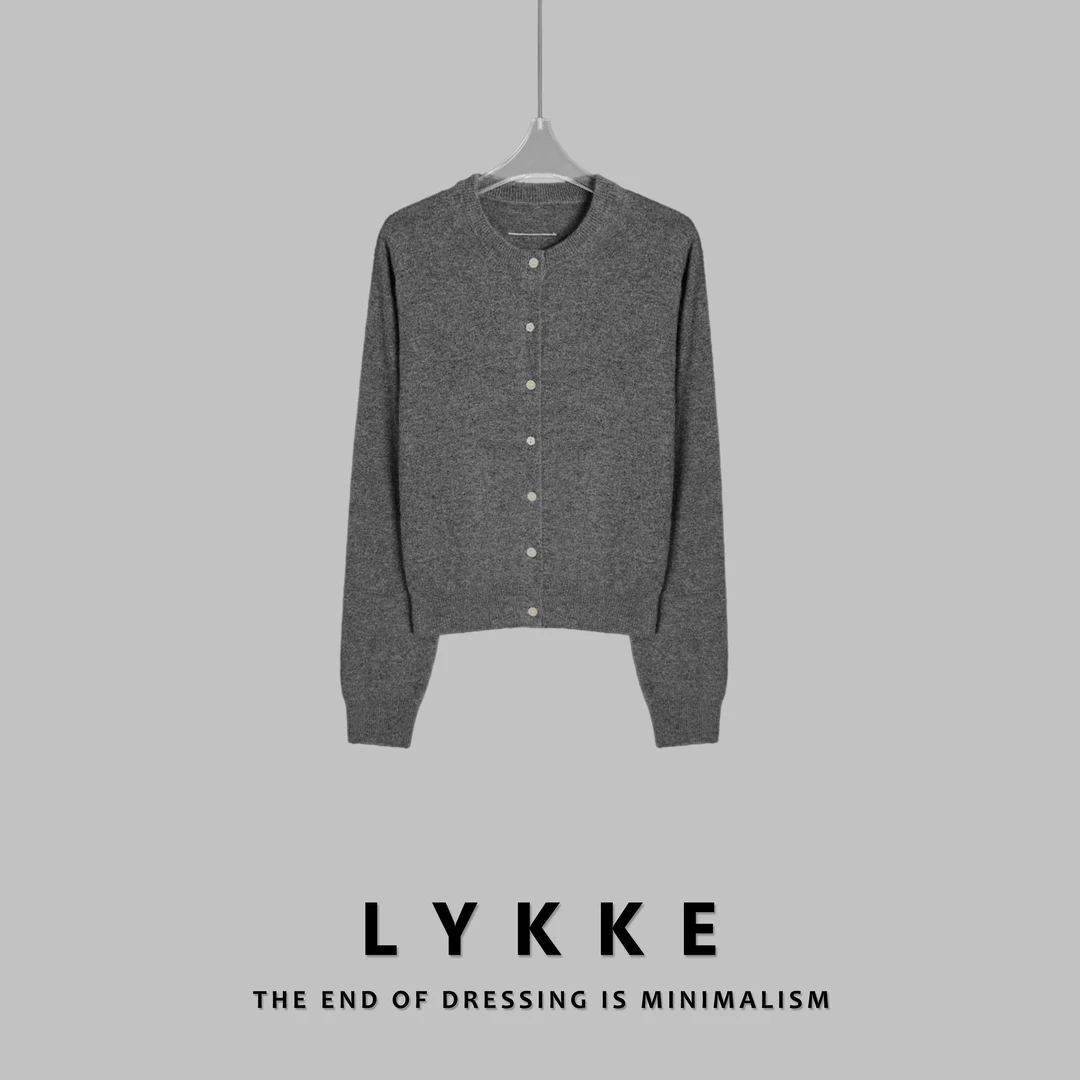 LYKKE 25新款秋冬圆领气质外搭系扣优雅软糯圆领毛衣-E518