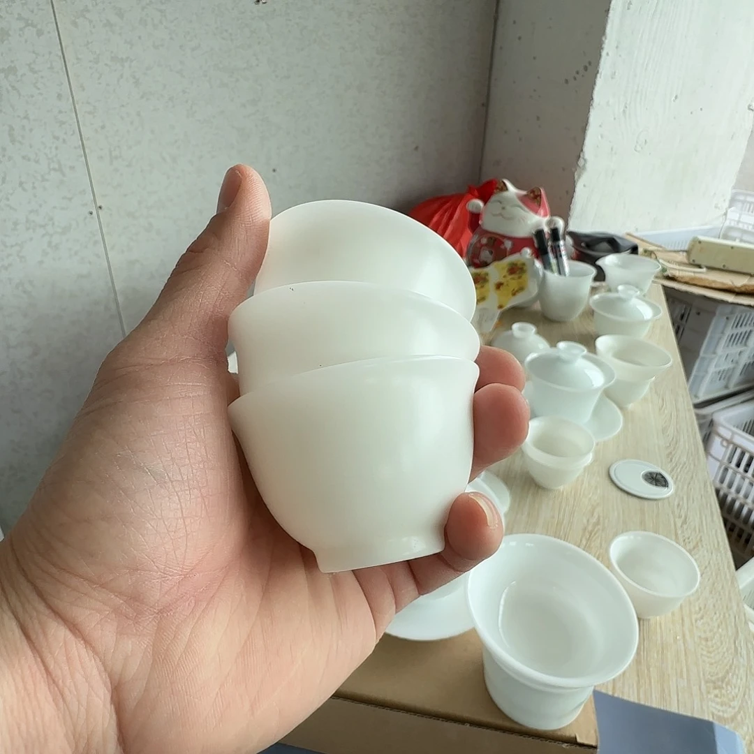 斌冰种素烧反口杯约50毫升