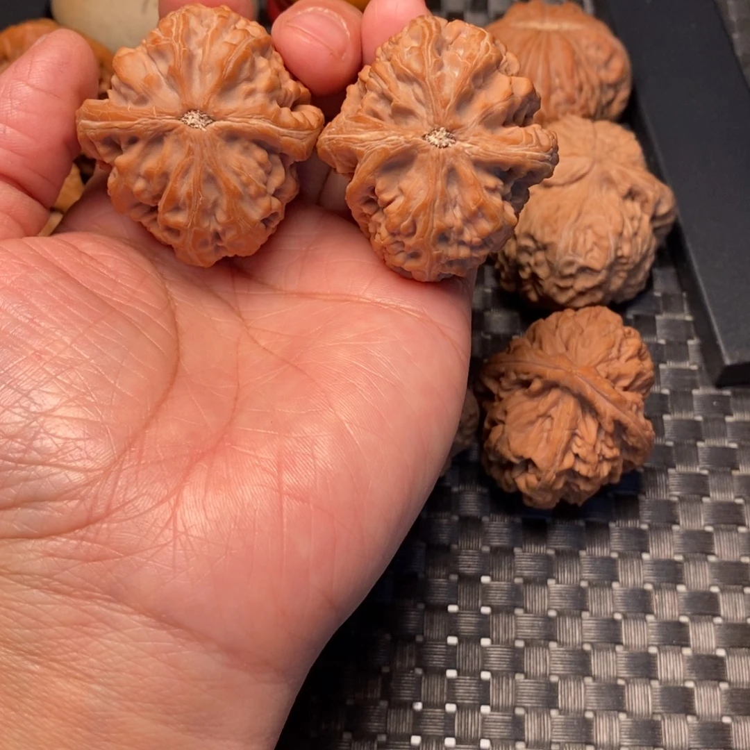 老***虎文玩核桃吊坠红锦鲤