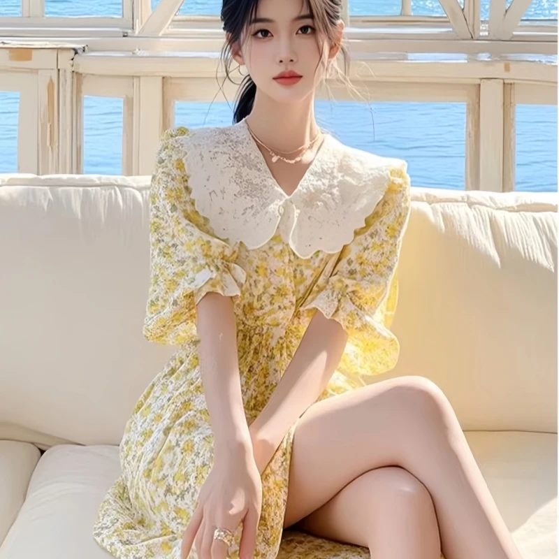 小清新高级感超好看连衣裙女夏季新款法式赫本风修身碎花A字裙