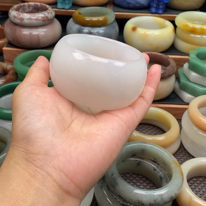 石英岩玉手镯未镶嵌孙*