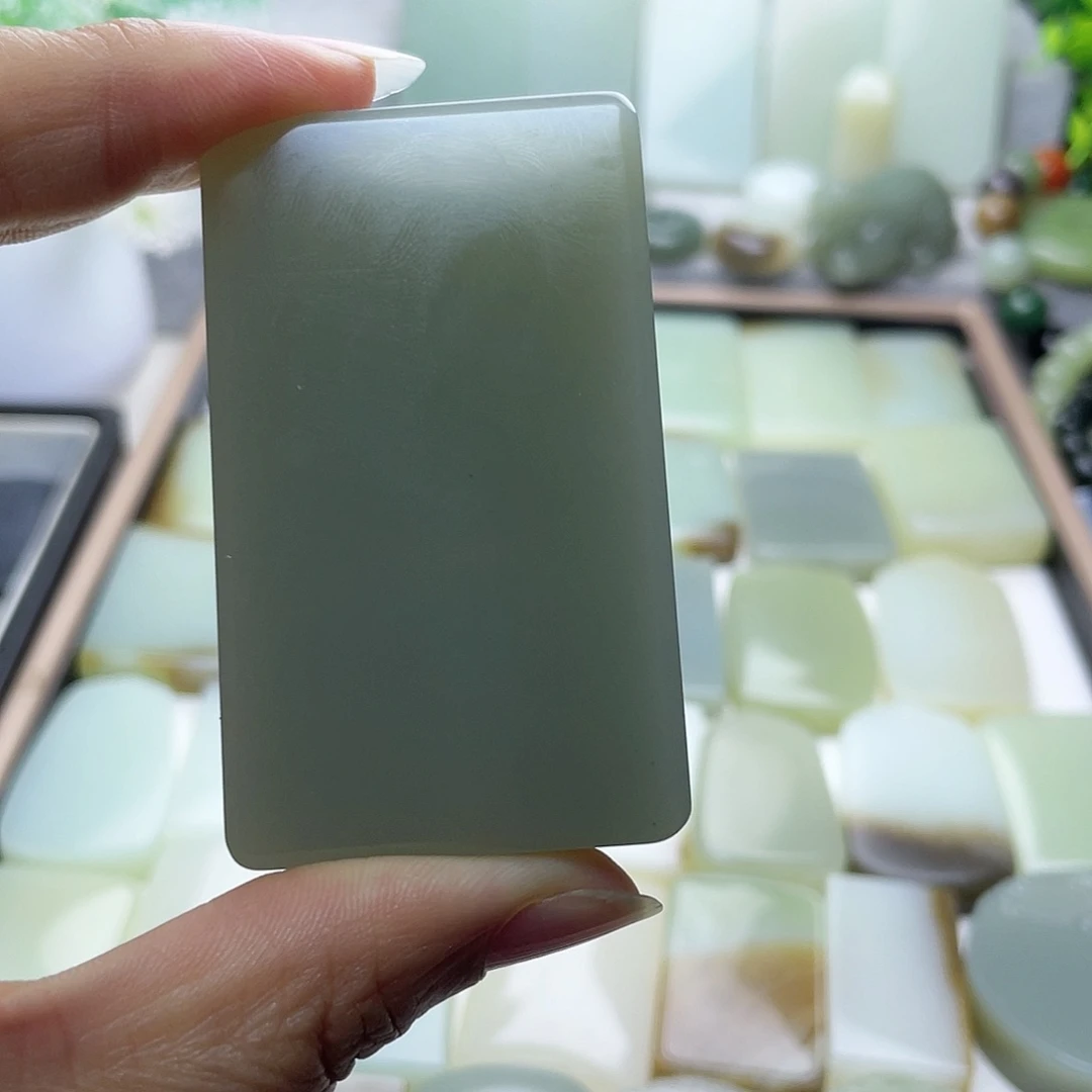 颈饰未镶嵌和田玉（糖玉）