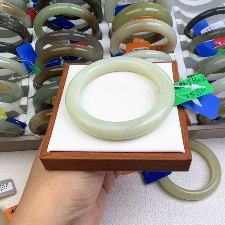 未镶嵌手镯和田玉七月