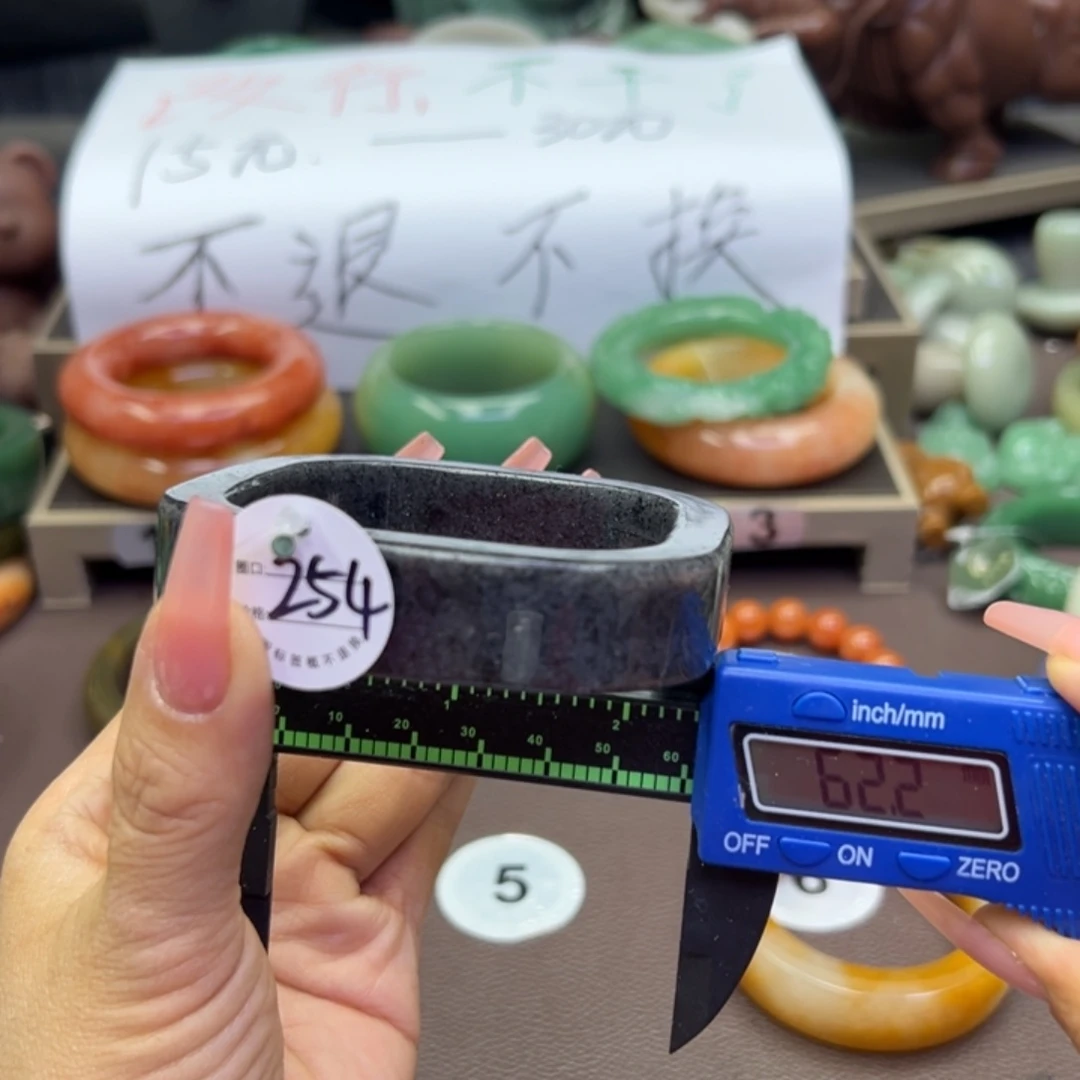 未镶嵌手镯石英岩玉