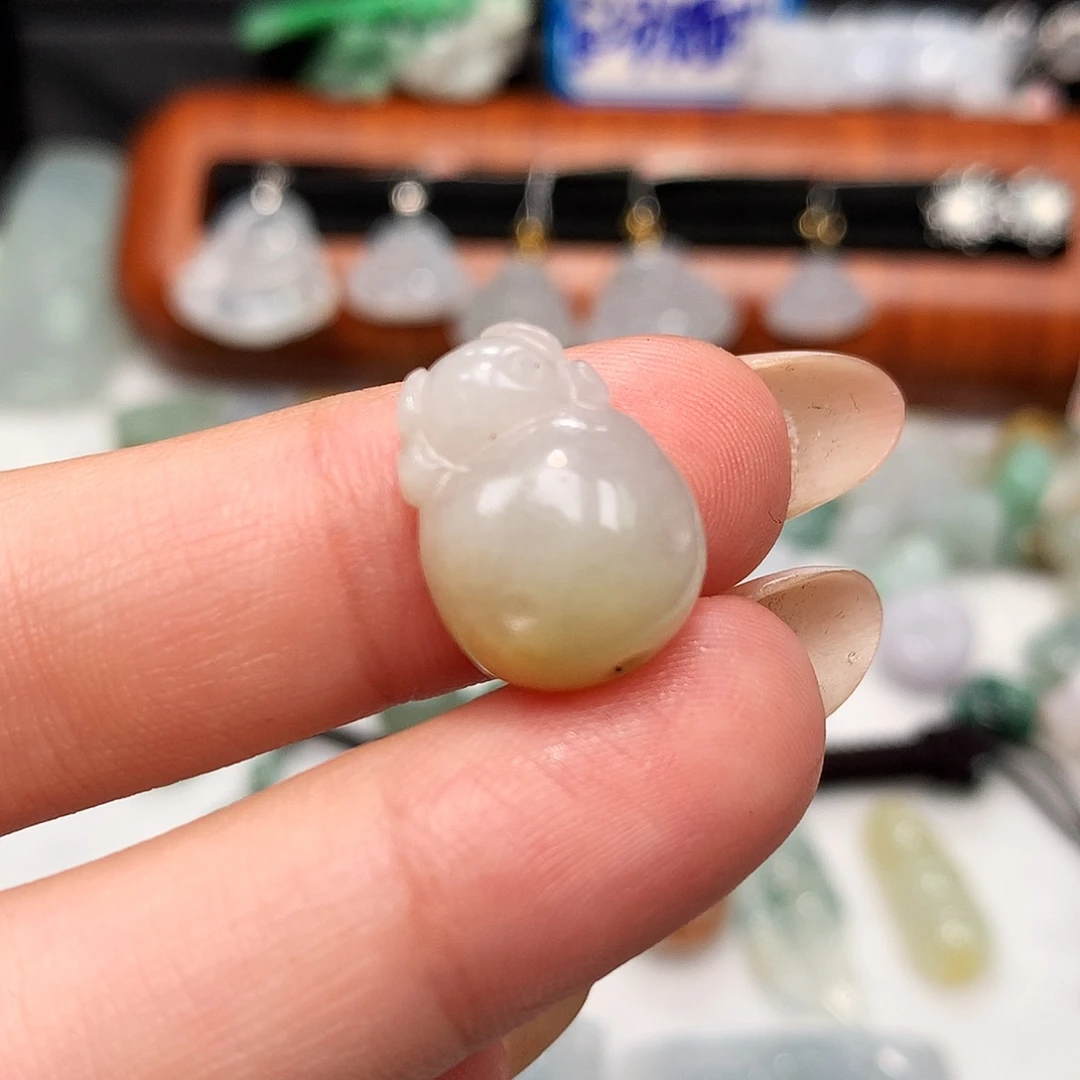 翡翠未镶嵌挂件蜘蛛