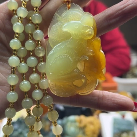 岫玉挂件未镶嵌范*利挂件