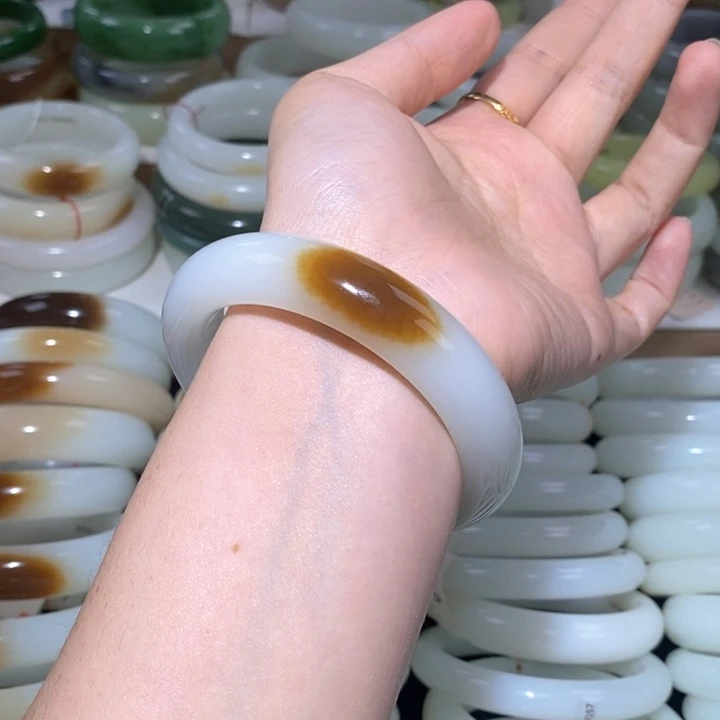 和田玉手镯未镶嵌糖白镯60