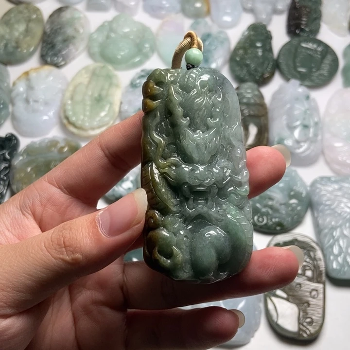 翡翠未镶嵌颈饰龙牌49